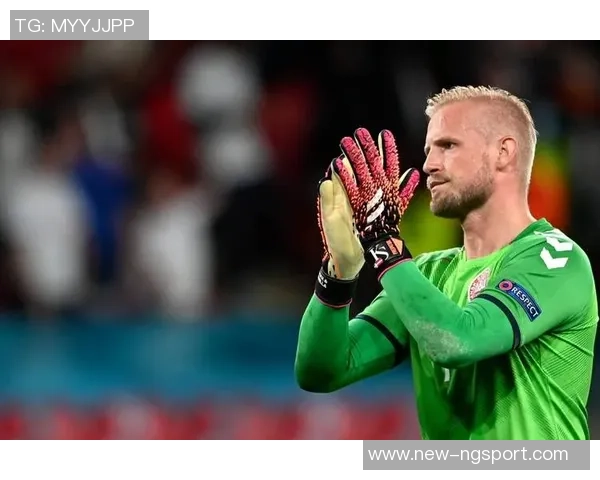 英媒报道小舒梅切尔赛前发现球门高度异常紧急调整确保比赛顺利进行